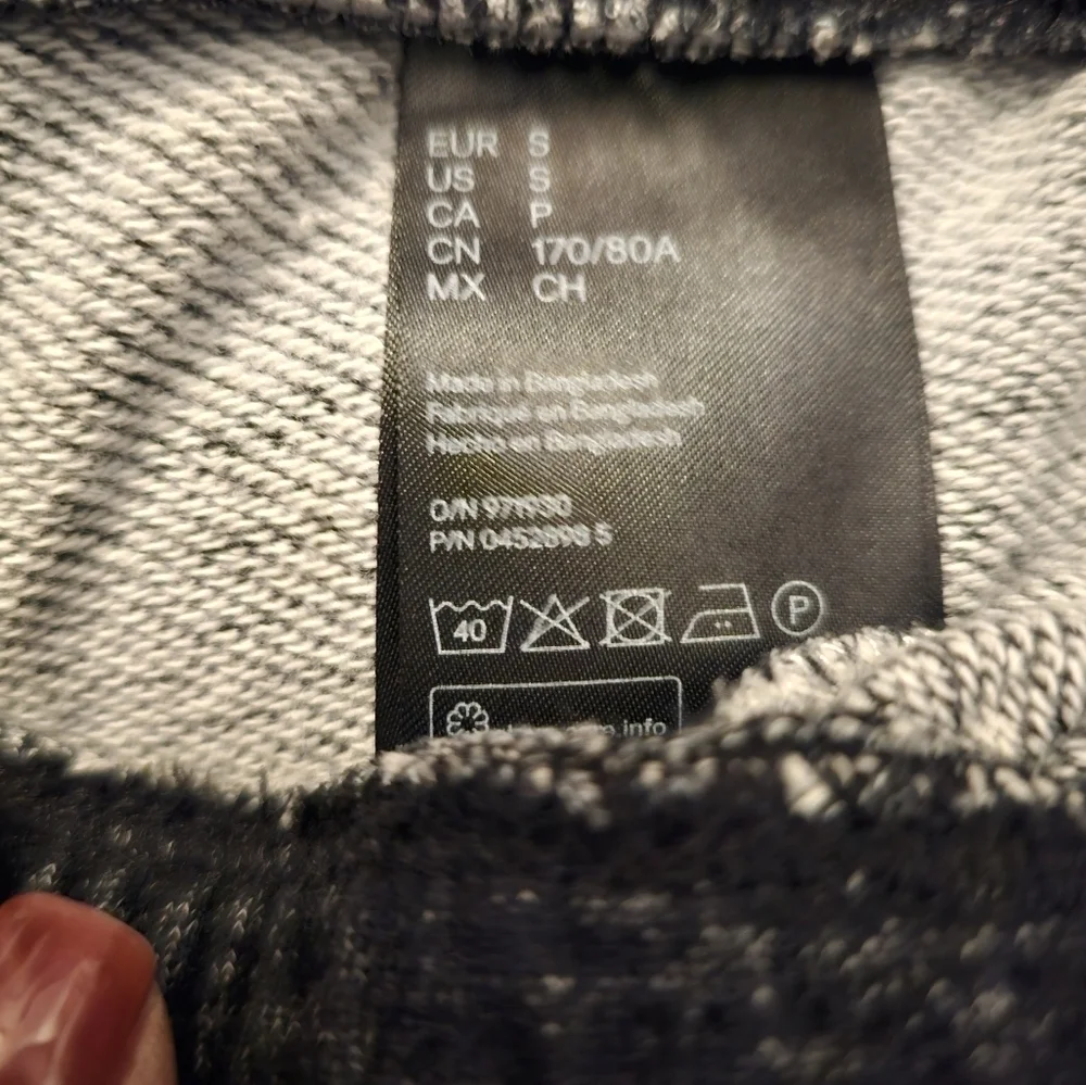 6/20 H & M Sweat Shorts Size S